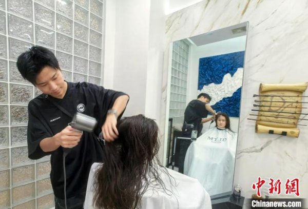 同门证券 台湾青年一把剪刀邕城开创“头”等事业
